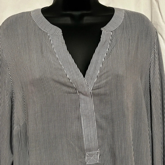 Simply Vera by Vera Wang Butterfly Sleeve Black and Wht LS Blouse Womens Sz PXL - Picture 3 of 6